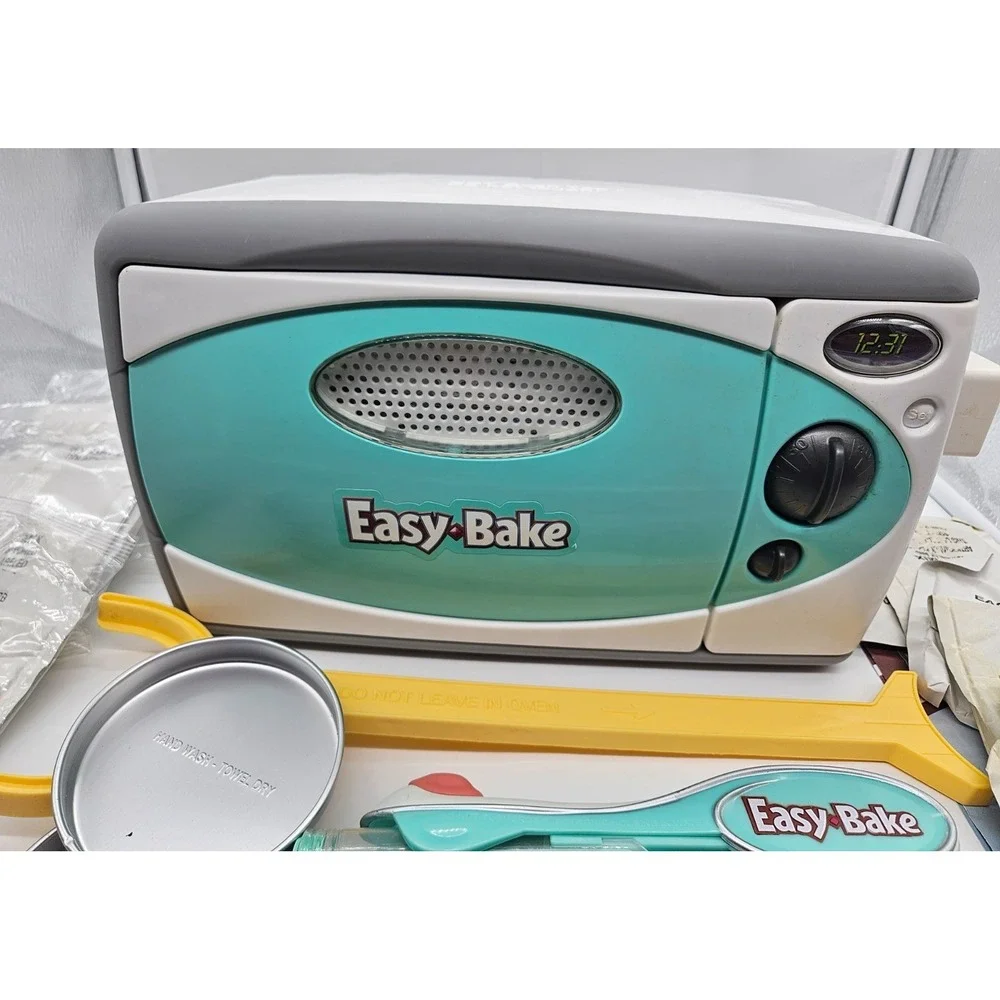 Easy-Bake Oven and Snack Center Teal White Electric Toy‎ with Pans and Mixes